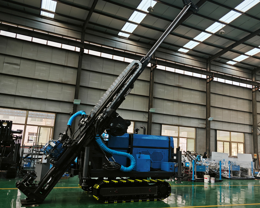 CR1000I Drill Rig - Power Head and Mast Close-up