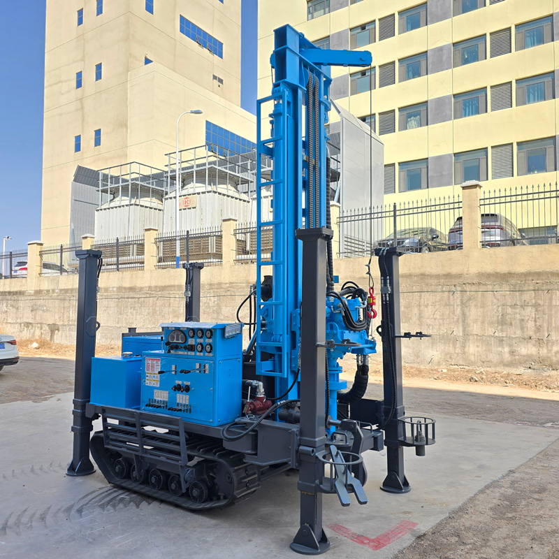 Crawler chassis and outrigger structure