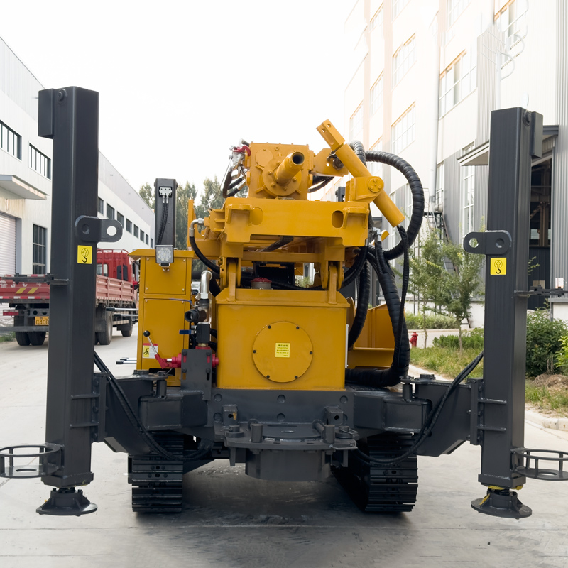 WR300SE fully hydraulic drilling rig chassis and outrigger details