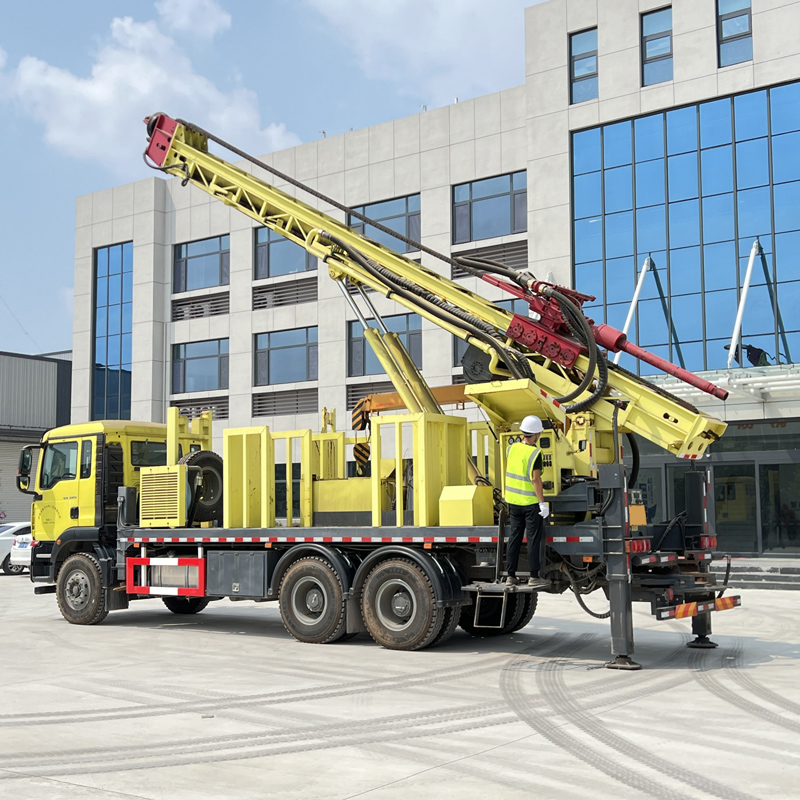 WRT1200 truck-mounted straight-mast water well drilling rig overall display